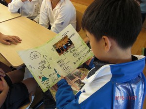 送られたカードをみる香港児童 (1024x768)